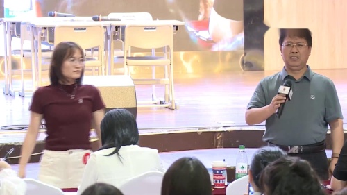 人教版PEP四年级英语下册《Unit5 My clothes PartB Read and write》海南