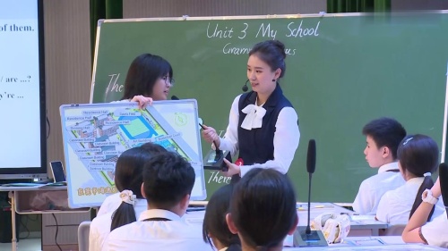 人教版初中英语七上《Unit 3 My School Period 3 Grammar Focus》贵州省-执教老师：罗亚丽（2024年第十六届初中英语课堂教学观摩课