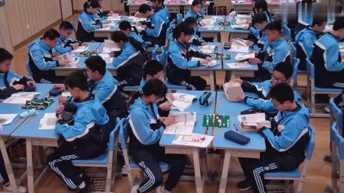 人教版七年级英语上册《Unit3 What’s your school like？A 1a-1d》