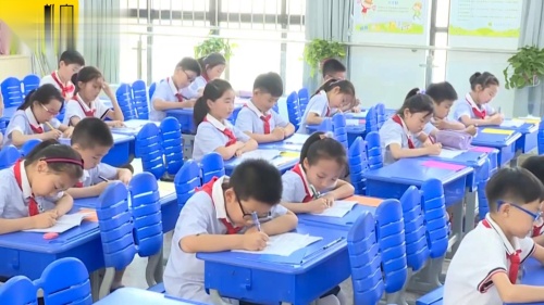 《胡萝卜先生的长胡子》部编版语文三上获奖公开课视频