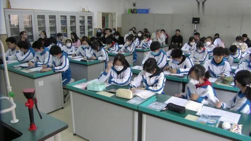 《压强实际问题的解决》2025人教版八下物理赛课视频