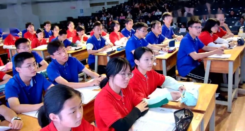 《Mama and her bank account 》2025牛津版高一英语展示课视频