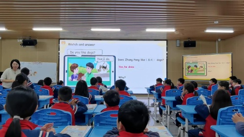 《Unit 2 Expressing yourself How do we describe things A Let s talk》人教版三下英语新课标新教材新实施2025研讨课视频