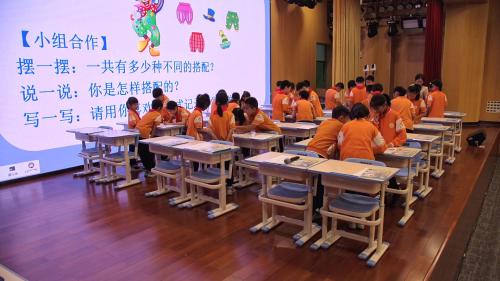 《搭配中的学问》人教版二下数学观摩课视频