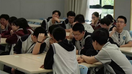 《智悟践行AI文学》2025高一年级AI时代独创性思维主题班会视频