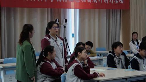 《在AI时代 做自己创意的追光者》2025高中年级教育班会课视频