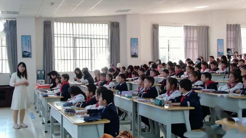 《狐假虎威》2025部编版二上语文交流课视频