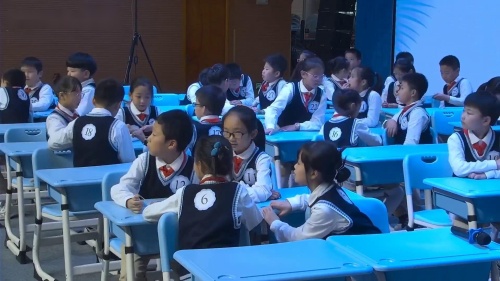 《辨认方向》2025认识东南西北-人教版三下数学优课视频