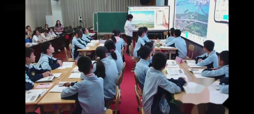 《城镇与乡村》2025初中地理课例七上优质课视频-江西