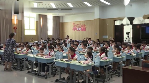 《在牛肚子里旅行》部编版三上语文任务群2025研讨课视频