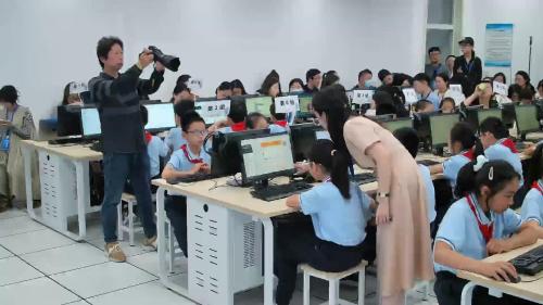 《智能工具再体验》2025小学四年级信息技术展示课视频