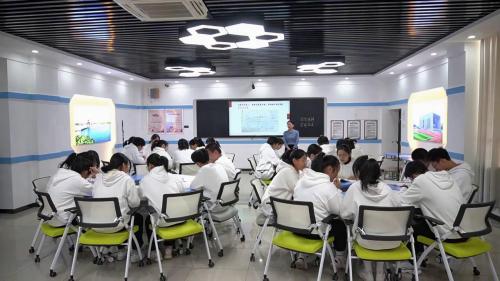 部编版高二语文选择性必修中册-第8课时《修辞立其诚》《怜悯是人的天性》《人应当坚持正义》（2）群文阅读优质课视频