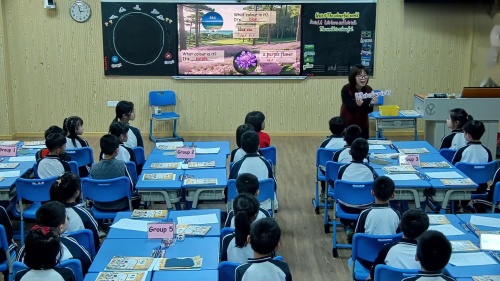 《Unit 5 The colourful world A Let s talk》2025新人教三下英语展示课视频