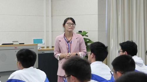 部编版高二语文选择性必修中册-第2课时《迷娘（之一）》《树和天空》赏读优质课视频