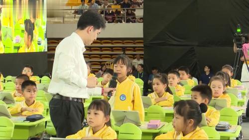 《解决问题——看谁拼的周长短》2025人教版三上数学第16届教学改革观摩课视频j