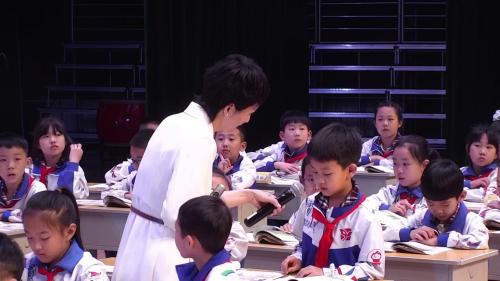 《总也倒不了的老屋》部编版语文三年级上册-第五届青年教师观摩课优课视频-河南