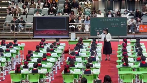 《手术台就是阵地》部编版语文三上-小学语文新课标赛课视频-扬州