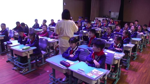 《设计秋游方案》人教版五上数学深化学思课堂，聚焦双新落地展示课视频