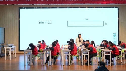 《由块状引起的-面积和乘法分配律》人教版五年级数学特级教师项目化学习课视频