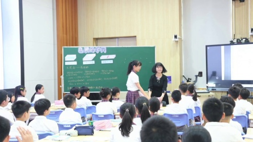 《包装的学问》北师大版五下数学2024青年教师竞赛课特等奖视频