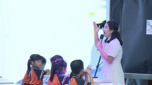 《b p m f 》2025部编版小学语文一年级新教材培训研讨课视频