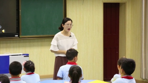 部编版道法二年级上册-章老师《大家排好队》教学视频