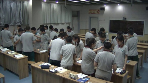 《认识浮力》沪科版八年级物理2024融合创新展示课视频