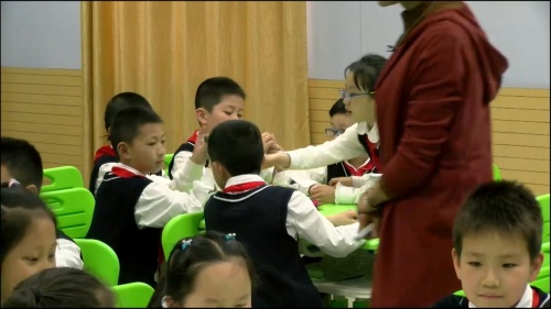 部编版道法二年级上册-方老师《假期有收获》教学视频