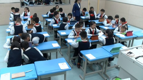 部编版道法三年级上册-李老师《说说我们的学校》教学视频