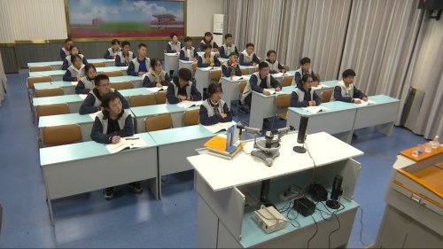 《氢原子光谱和波尔的原子模型第1课时》人教版高二物理必修三2024新课标新教材课堂优质课评选活动展示视频