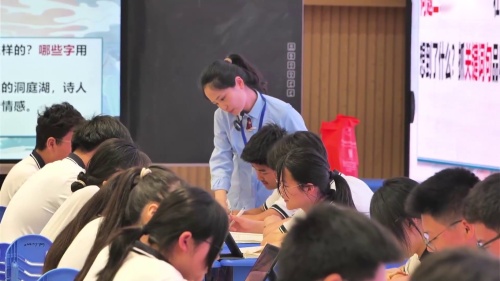 《登岳阳楼》部编版初中语文2025“AI赋能教学 探索智慧课堂”展示课视频