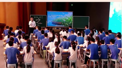 《孤独诗意》部编版八年级语文课堂实录视频