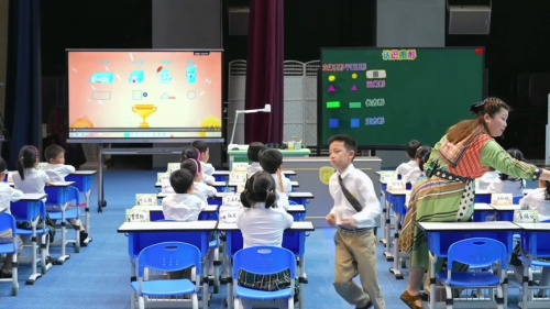 《认识图形》北师大版一年级数学课堂实录视频