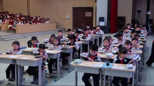 《定制桌垫-认识厘米》青岛版二上数学2025”滨州好课“优质课赛课视频