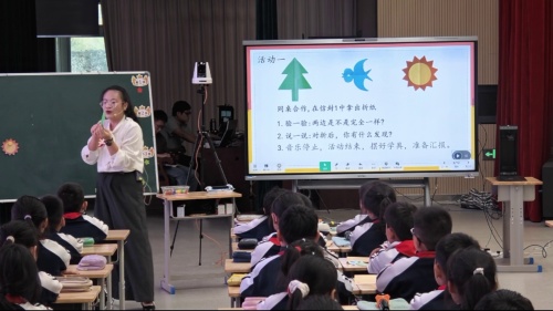 《认识轴对称图形》青岛版三上数学2025滨州市基础教育优质课视频
