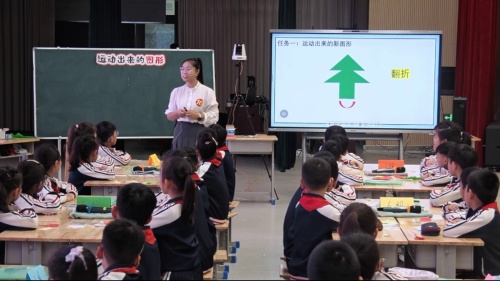 《运动出来的图像-轴对称图行》青岛版三上数学2025“滨州好课”展示课视频