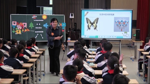 《认识轴对称现象》青岛版三上数学2025“滨州好课”展示课视频