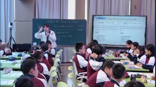 《Making new friends at school 》新人教七上英语2025展示课视频