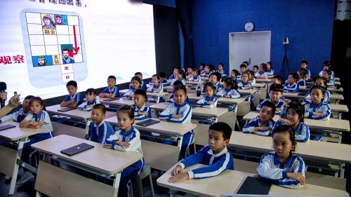 《好玩的华容道》北师大版二上数学综合实践课堂教学2025展示交流活动视频