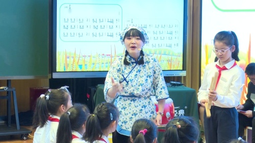 《满箩谷子满箩歌》人音版四下音乐2024观摩展示课视频